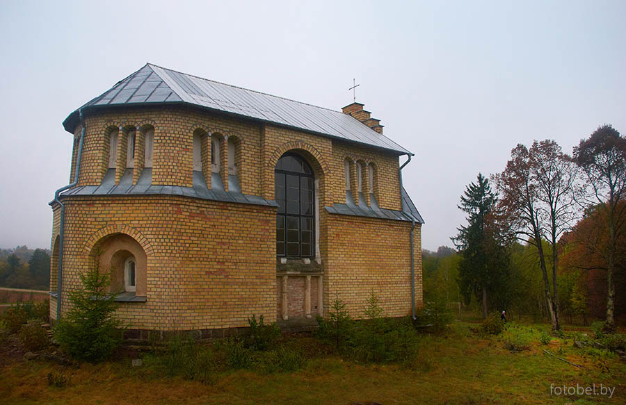 Часовня-усыпальница в деревне Вердомичи