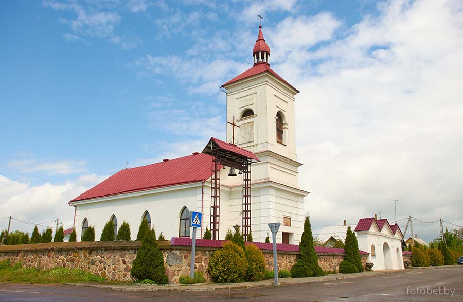 Костёл Святой Троицы в деревне Заболоть