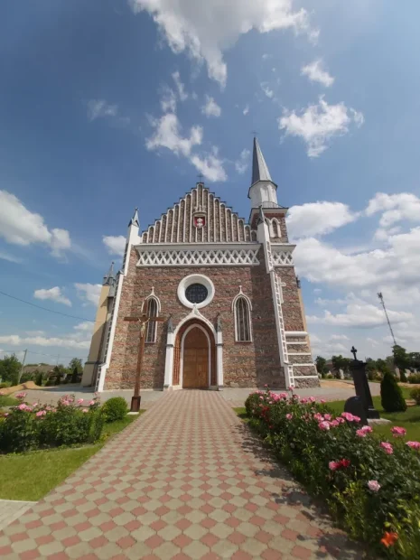 Церковь святых Петра и Павла в деревне Рожанка