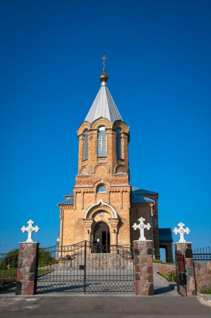 Троицкая церковь в поселке Россь